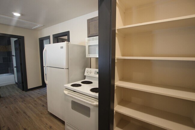 Building Photo - Spur 164 Units