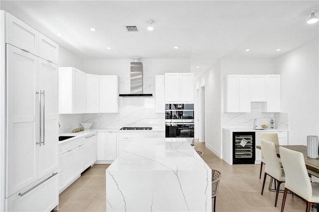 Building Photo - 1211 SE 1st St