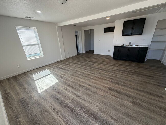 Building Photo - 3002 1st Pl