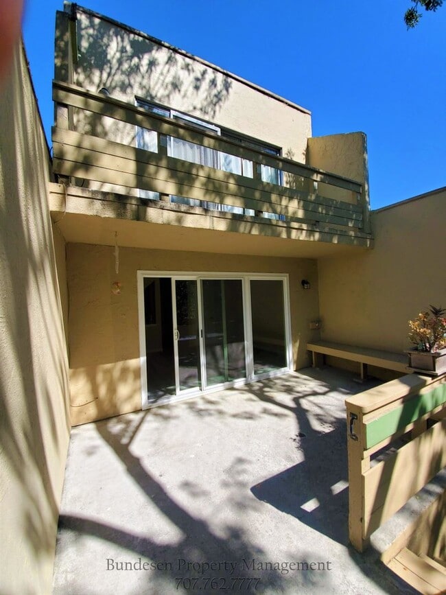 Building Photo - 3048 Yulupa Ave