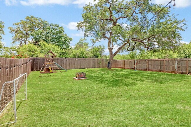 Building Photo - "Charming 3-Bedroom San Antonio Home with Granite Elegance - 1854 Sq Ft of Comfort!"