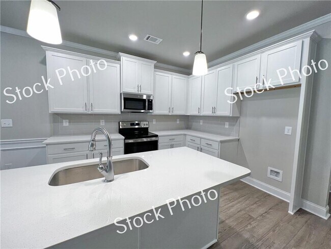 Building Photo - 5686 Rockfern Dr