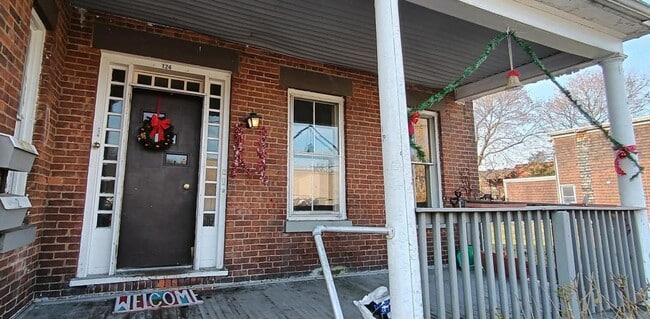 Building Photo - 124 Division St