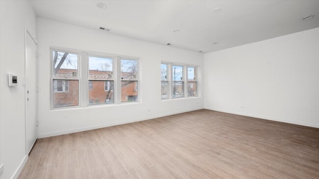 Building Photo - 2355 W Fullerton Ave