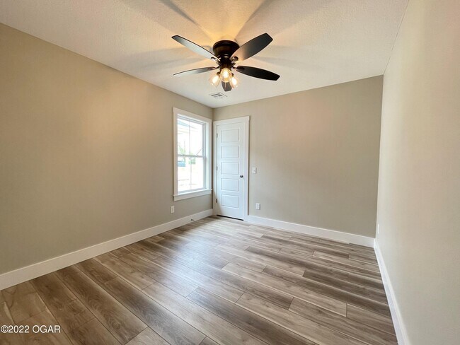 Building Photo - 1927 N St Louis Ave