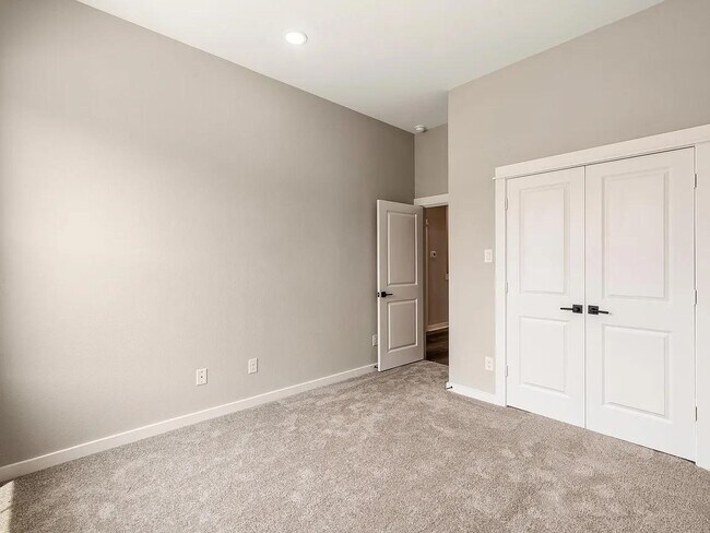 Building Photo - 6712 Parker Oaks Ln