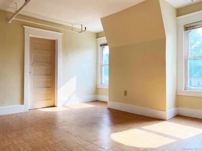 Primary Photo - 15 Woodcrest Ave