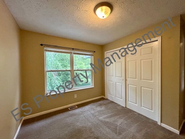 Building Photo - Wonderful 3 Bedroom 2.5 Bathroom Two Story...