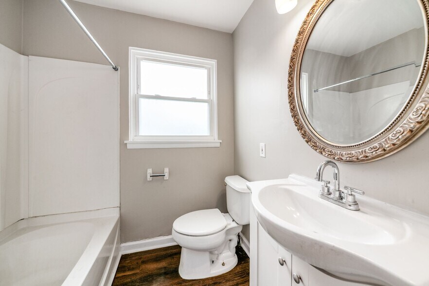 Bathroom - 4284 Beechgrove Dr
