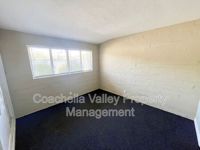 Building Photo - 1680 E Mesquite Ave