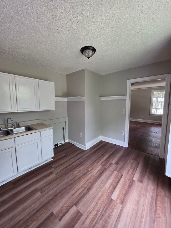 Building Photo - 1407 Jerome Dr