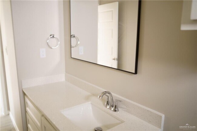 Building Photo - 1608 Canelo Dr
