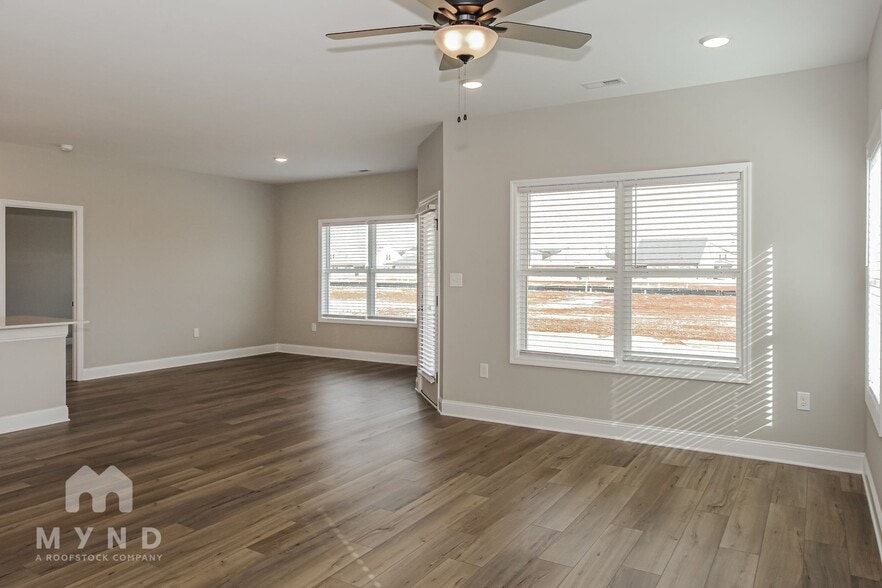 Building Photo - 235 Irish Hl Dr