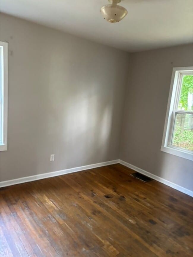 Building Photo - 829 Marcia St SW