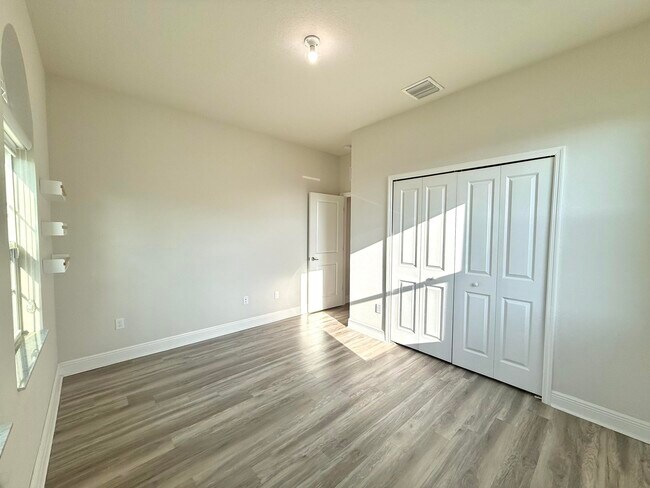 Building Photo - 10819 Pacini Wy