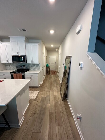 Building Photo - 1053 Plumcrest Dr