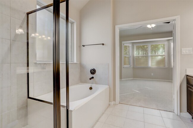 Building Photo - 624 Pedernales St