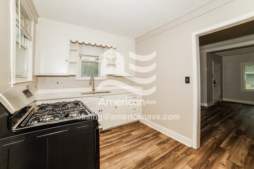 Building Photo - 3624 N Finnell Ave