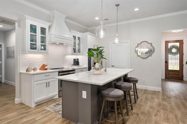 Building Photo - 245 Colonial Dr