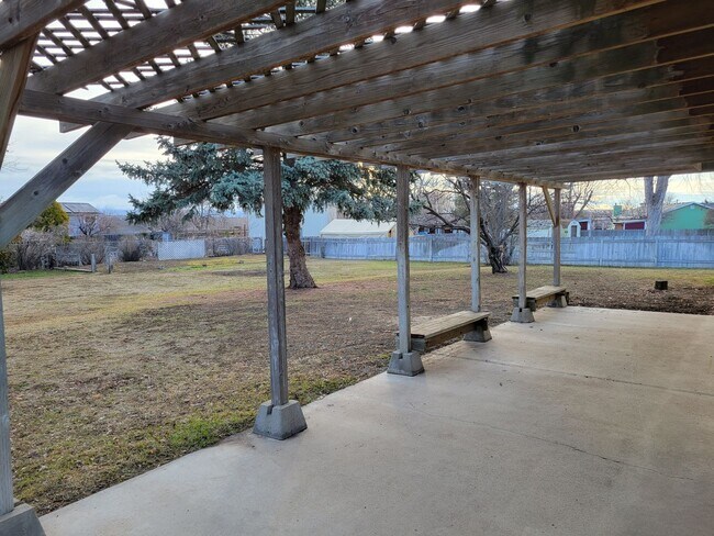 Building Photo - Coming Soon! 4 bedroom 2 bath