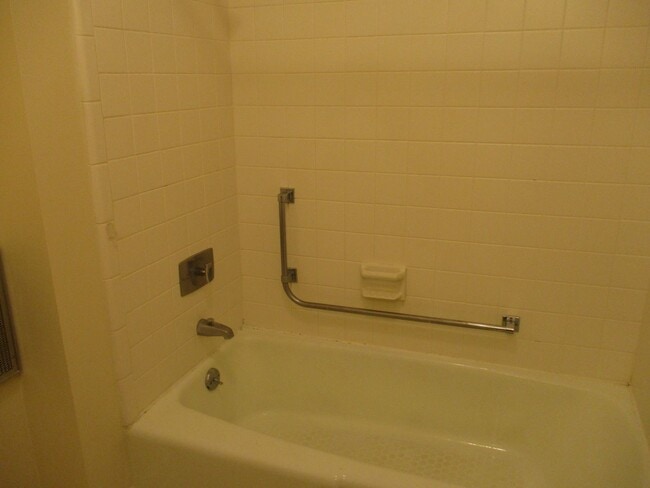 Building Photo - FOR RENT! 2 Bedroom, 2 Bath Upper Level Co...