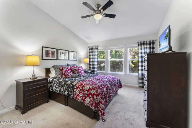 Building Photo - 6867 Roundleaf Dr