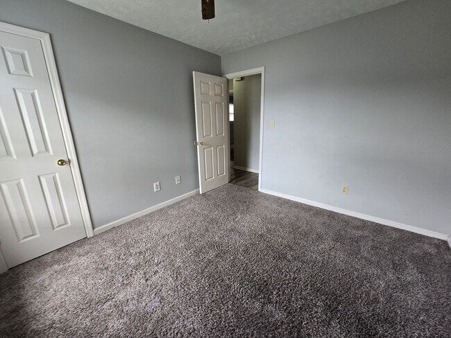 Building Photo - 6520 Applewhite Rd