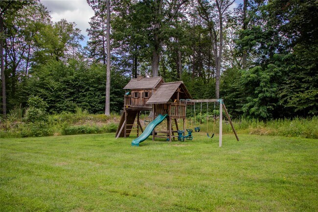 Building Photo - 14 Ledge Rock Ct