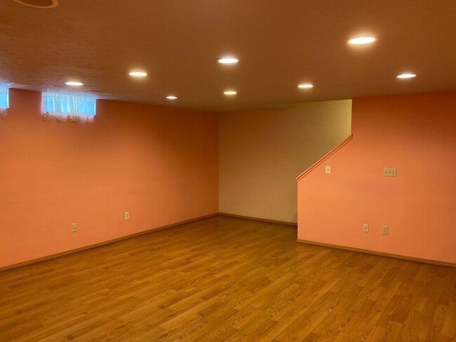 Building Photo - Condo for Rent Richmond Heights