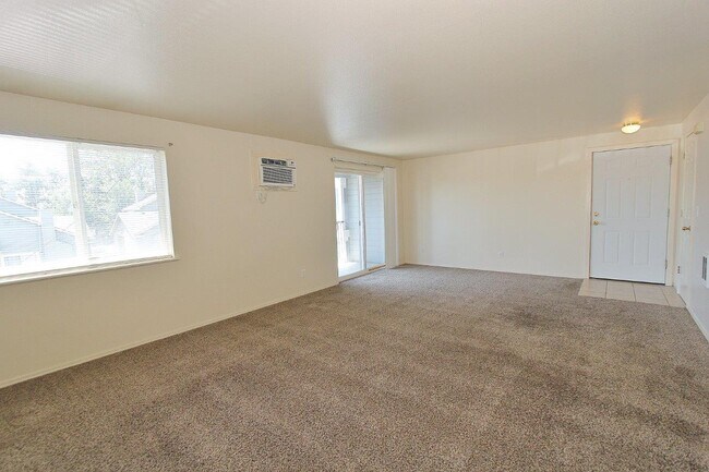 Building Photo - 6734 W Clinton Ln