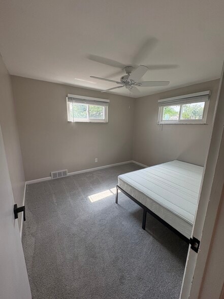 Building Photo - 1624 Sillview Dr