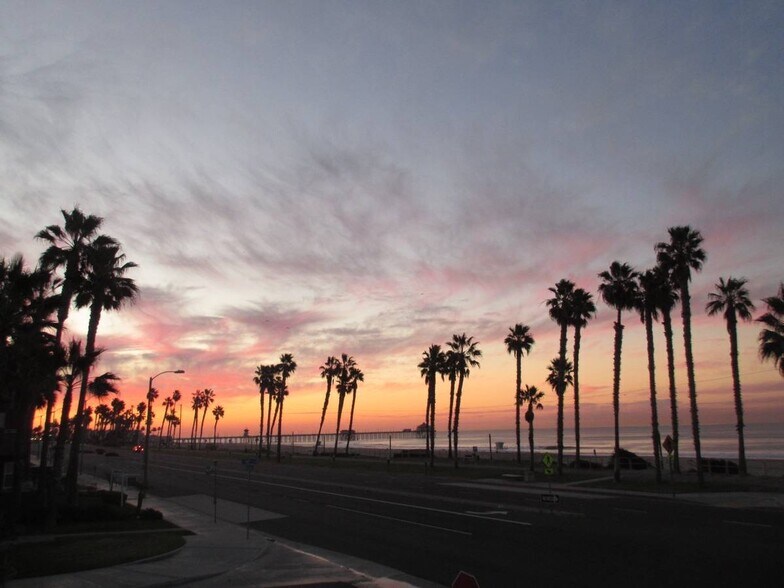 Huntington Beach Pier and Nice sunset - 1400 Pacific Coast Hwy
