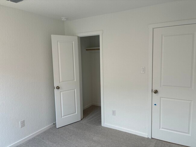 Building Photo - Charming 4 beds 2 baths in San Antonio!