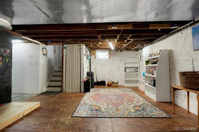 Building Photo - 2810 Dahlia St