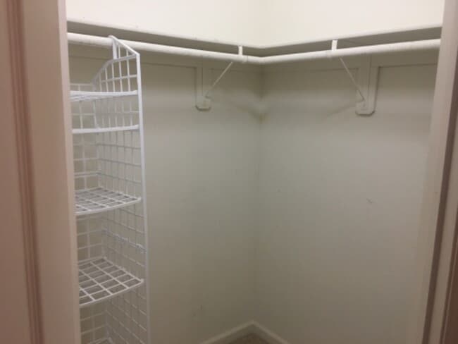 Building Photo - 2040 E Miami Rd