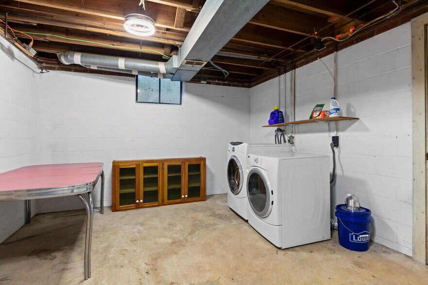 Building Photo - 68 Wilshire Dr