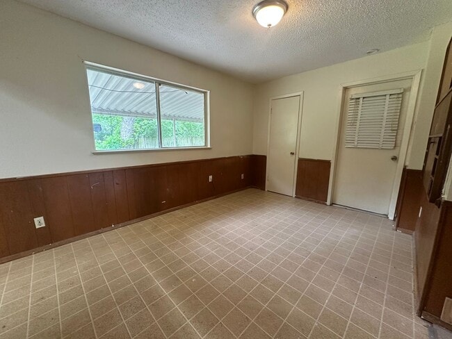 Building Photo - 4000 Acree St