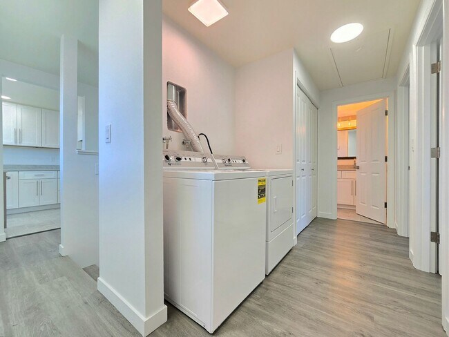 Building Photo - BlyLua