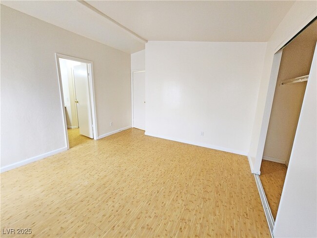 Building Photo - 1550 W Irons St