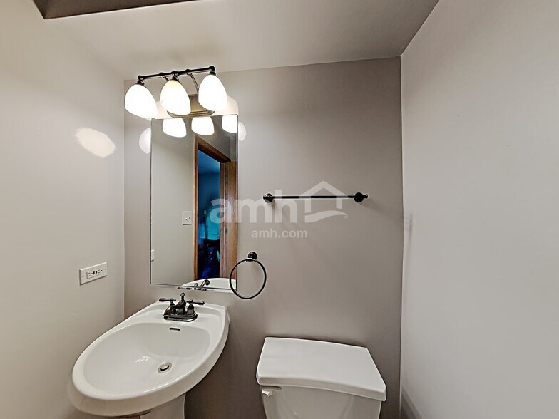 Building Photo - 2438 Foxtail Ct