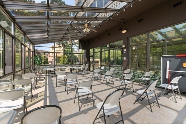 Building Photo - 51 Melrose St