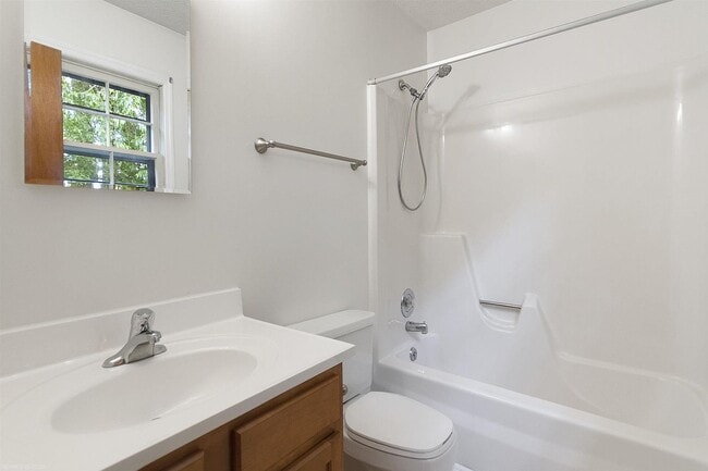 Building Photo - 305 Cherokee Dr