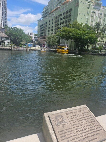 Building Photo - 520 SE 5 Ave