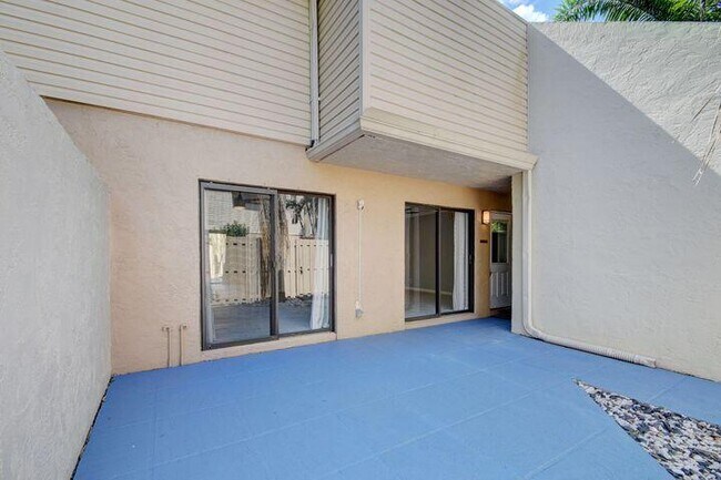 Building Photo - 612 Executive Center Dr