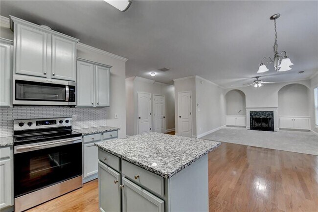 Building Photo - 522 Suwanee Oaks Dr NE