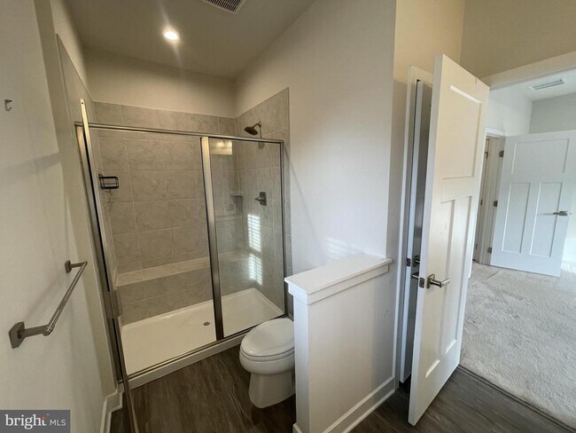 Building Photo - 8715 Shady Pines Dr