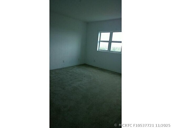 Building Photo - 14951 Royal Oaks Ln
