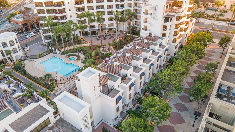Building Photo - 700 W Harbor Dr