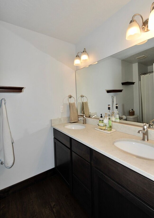 Building Photo - Canfield Mountain 3 bed 2.5 bath with loft...
