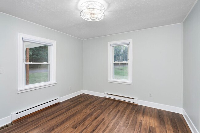 Building Photo - 826 Horsehead Rd